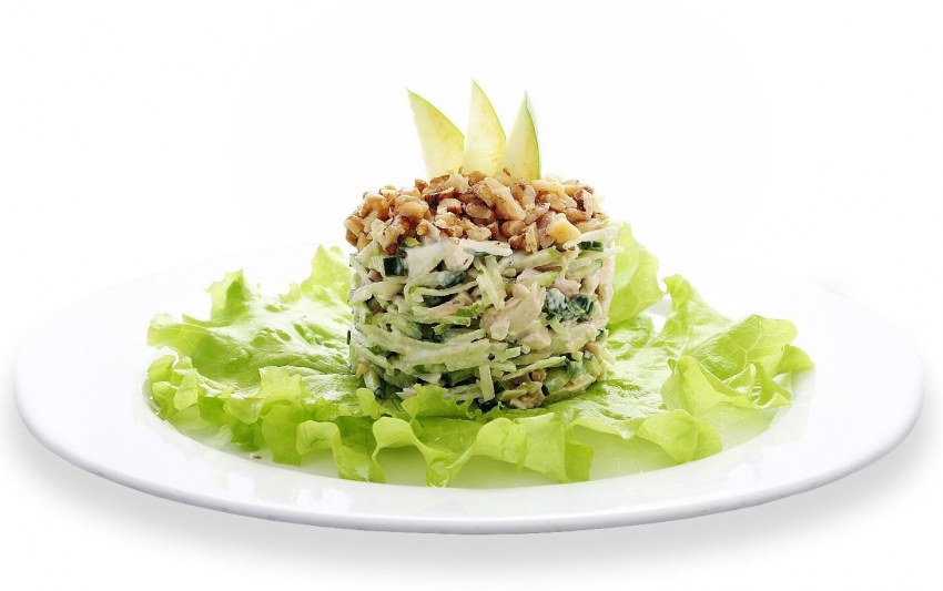 Салат с ореховым соусом