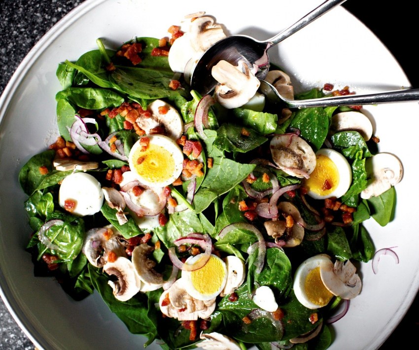 Салат с куриной печенью