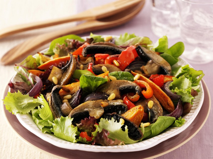 Салат с говядиной и грибами