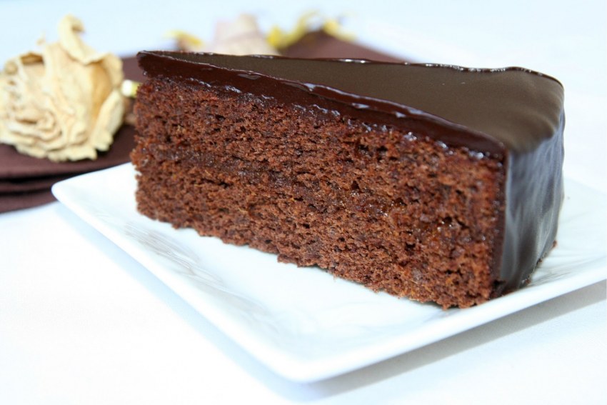 Шоколадный торт Захер