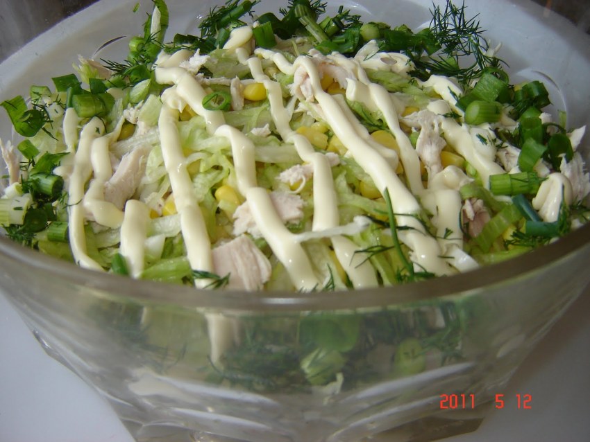 Салат черри с пекинской капустой