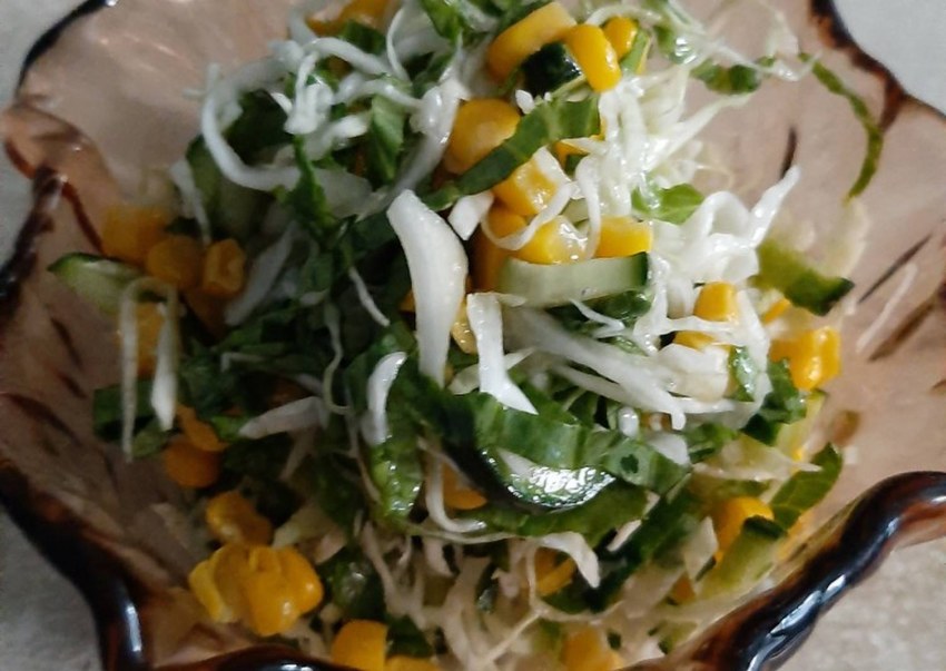 Салат из пекинской капусты с сухарями