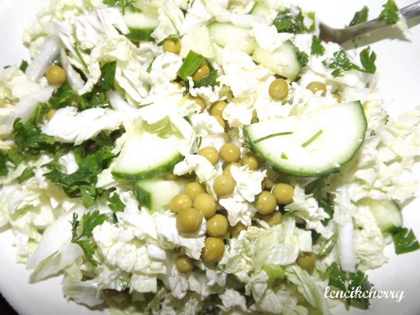 Салат с пекинской капустой и кукурузой