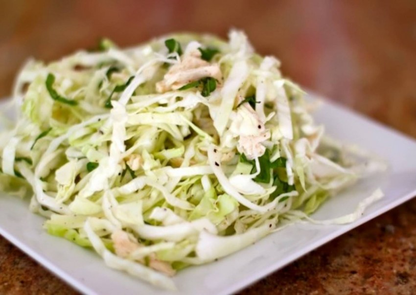 Салат с пекинской капустой и горошком