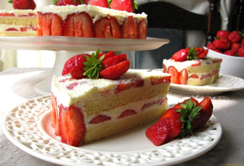 Бисквитный торт "Земляничный"