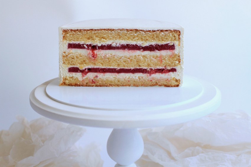 Торт ванильный: ванильный бисквит, крем-чиз,