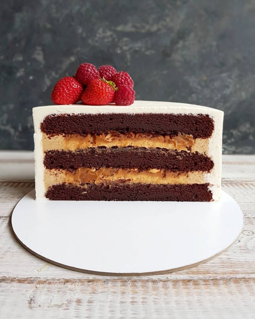 Шоколадно клубничный торт