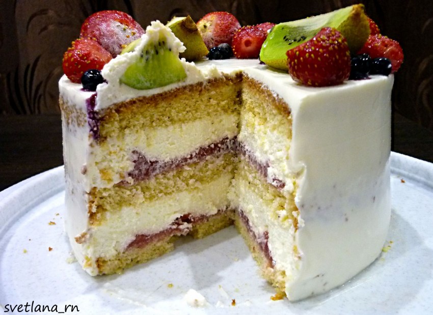 Торт с клубникой