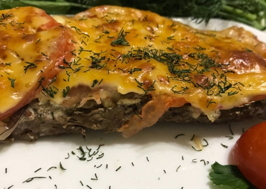 Свинина гармошка запеченная в духовке с помидорами и сыром