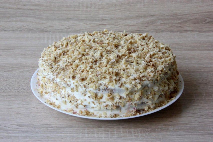 Медовик с черносливом