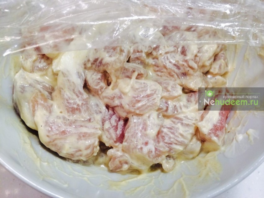 Филе индейки с шампиньонами в сметане