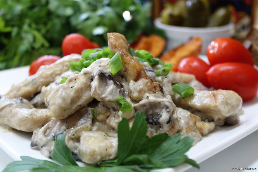 Кролик тушеный в сметане