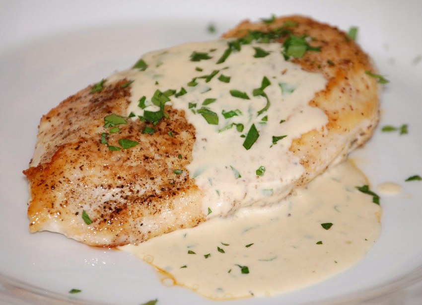 Филе грудки курицы в сливочном соусе