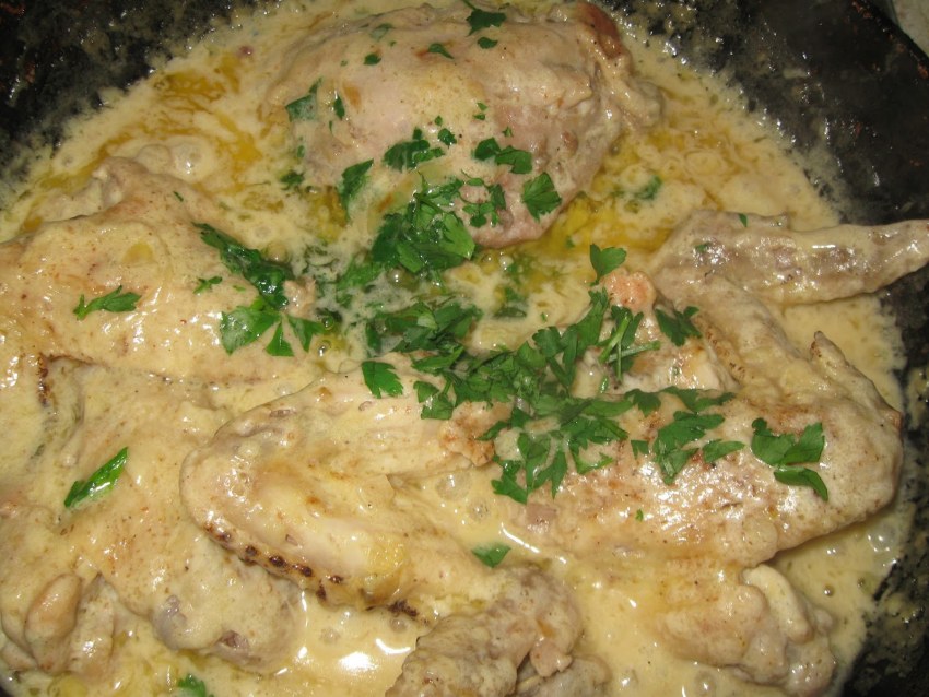 Грибы шампиньоны сметанном соусе