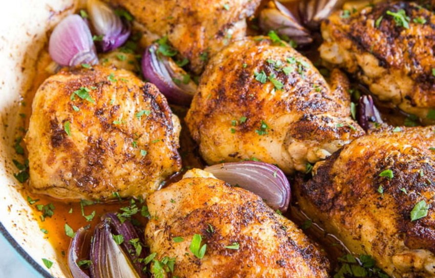 Курица в молочно чесночном соусе