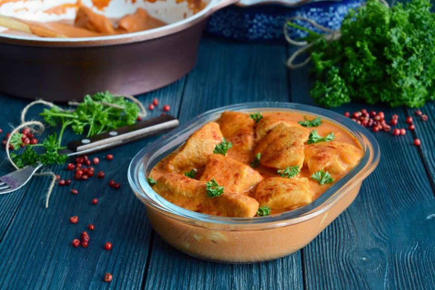 Куриные бедра в чесночном соусе