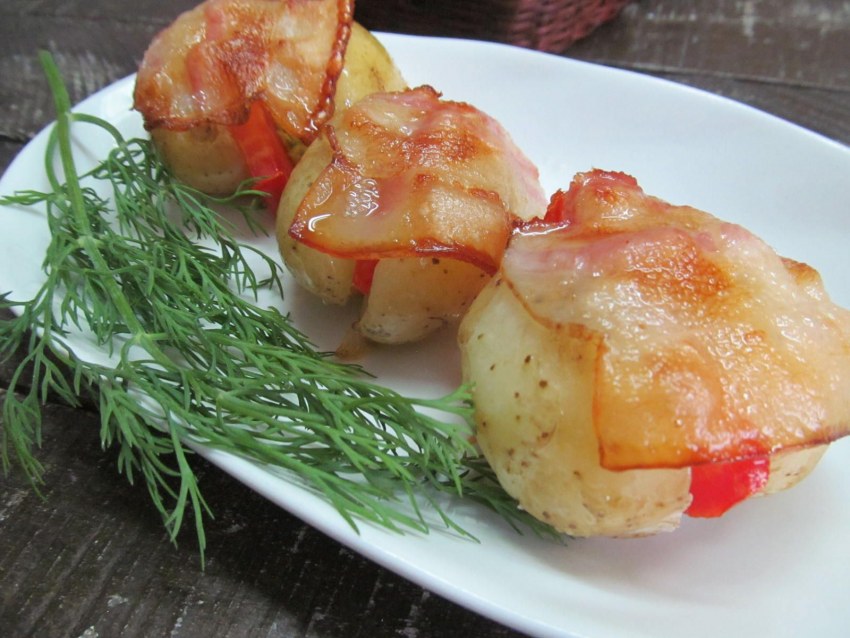 Картофель под беконом