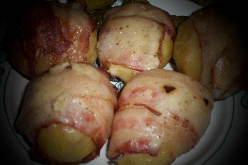 Картошка с беконом в микроволновке