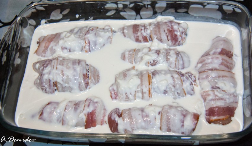 Куриные рулетики в беконе с апельсиновым соусом