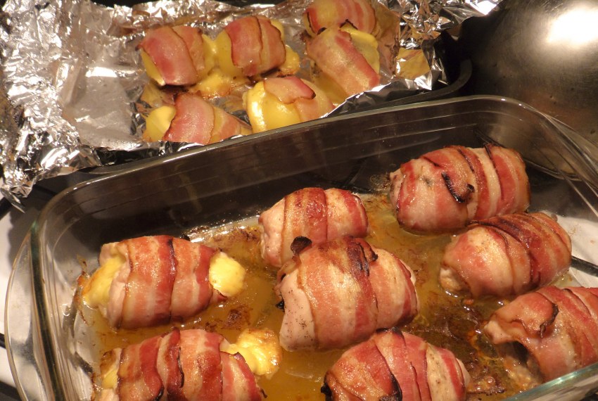 Рулетики из куриной грудки с беконом в духовке