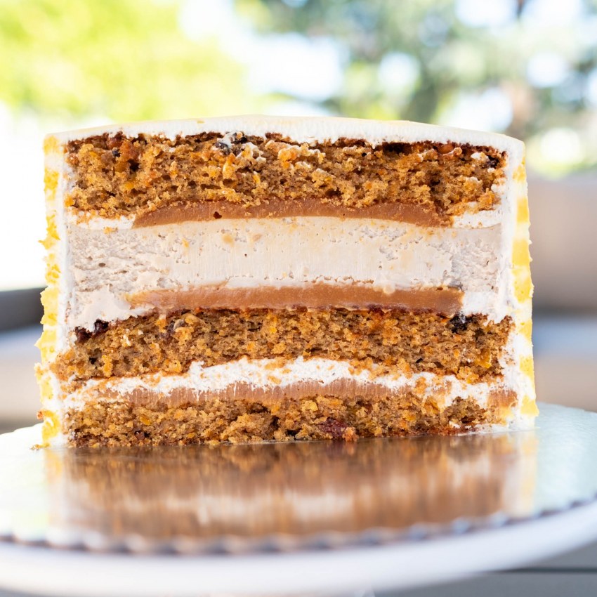 Морковный бисквит с карамелью