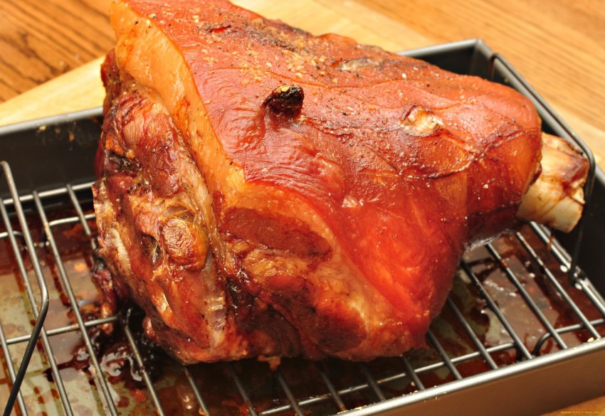 Свиная нога запеченная в духовке