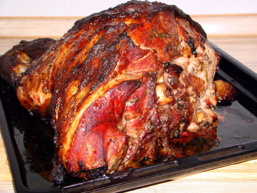 Рулька свиная запеченная в духовке