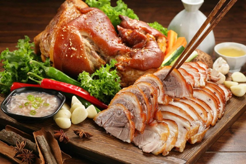 Свиная рулька с хрустящей корочкой