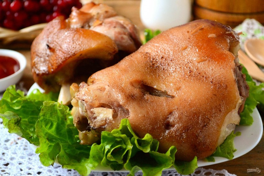 Рулька с картошкой в духовке