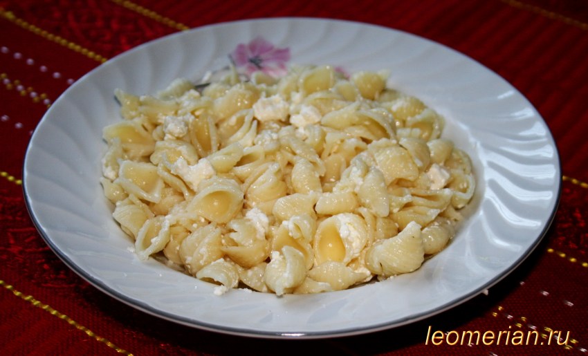 Макароны с сыром брынзой
