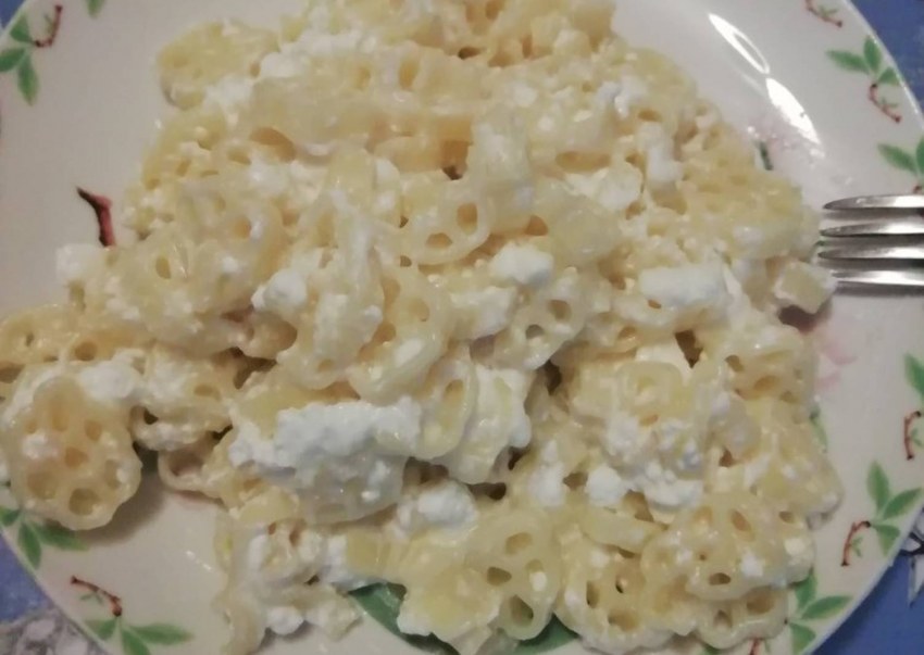 Макароны отварные с творогом