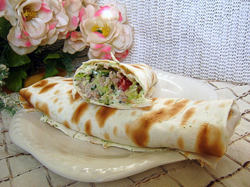 Рулет из лаваша в духовке