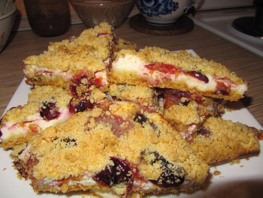 Пирог с половинками яблок