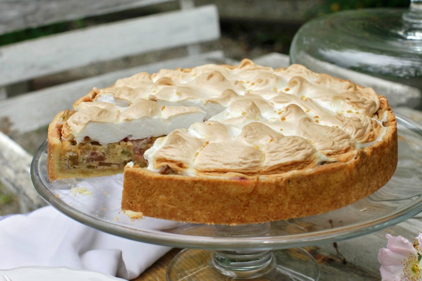 Открытый яблочный пирог из дрожжевого теста