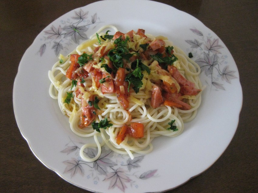 Спагетти с колбасой