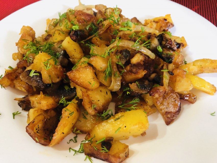 Картофель с грибами и мясом