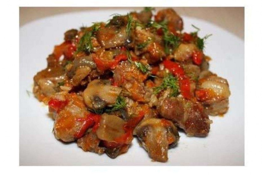 Свинина тушеная с шампиньонами