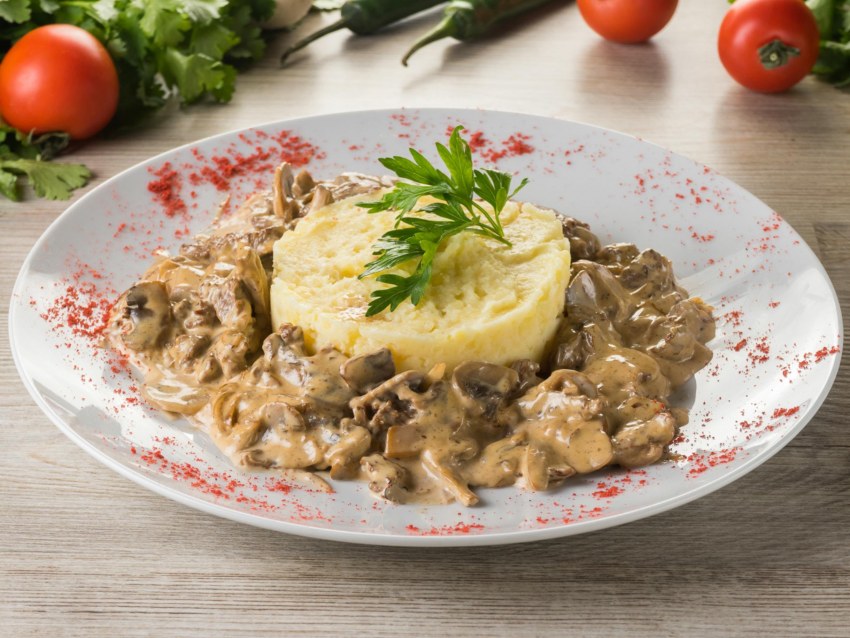 Свинина с шампиньонами