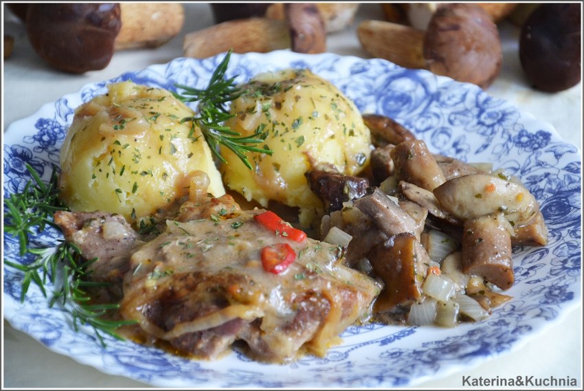 Бефстроганов из говядины с картофельным пюре