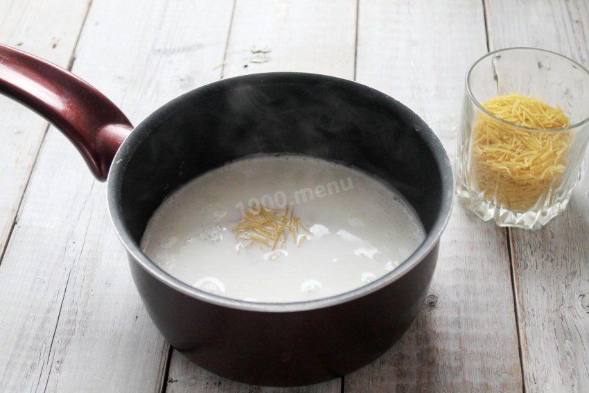 Суп молочный с домашней лапшой