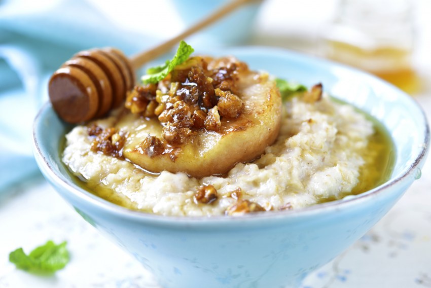 Каша с грецкими орехами и карамелью