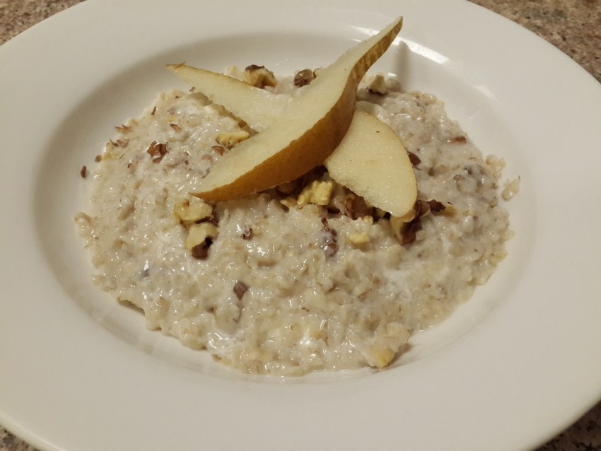 Овсянка с карамелизированной грушей