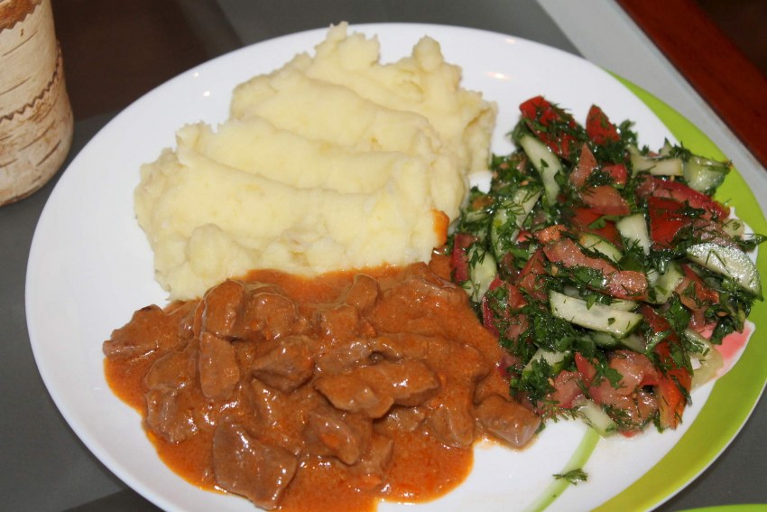 Гуляш объедки