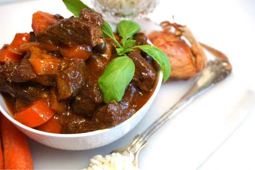 Гуляш бифштекс