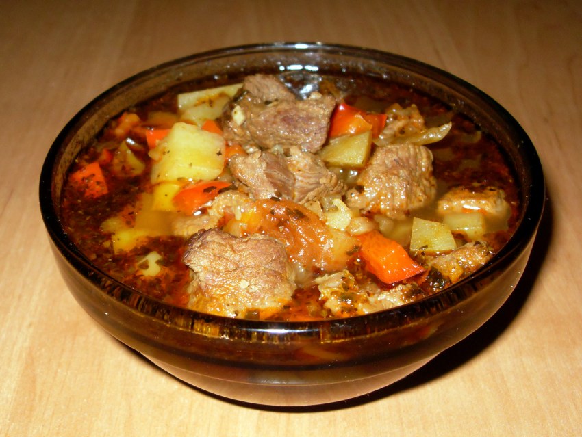 Говядина тушеная с кабачками