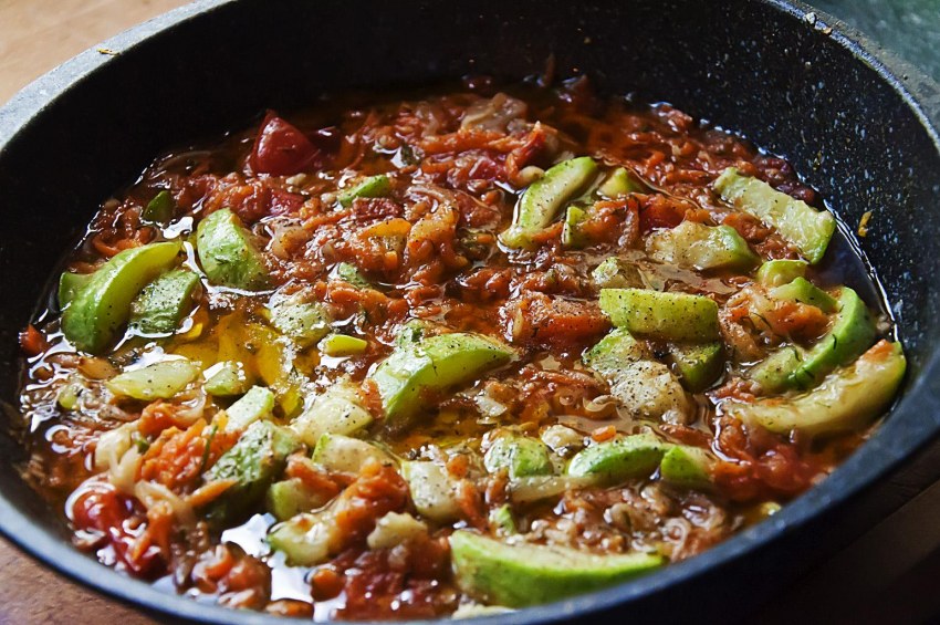 Тушеная свинина с вермишелью