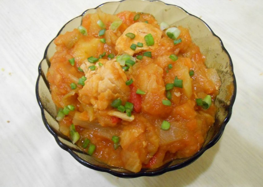 Гуляш с кабачками