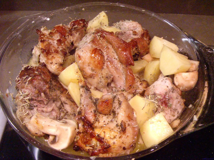 Мясо в утятнице на плите