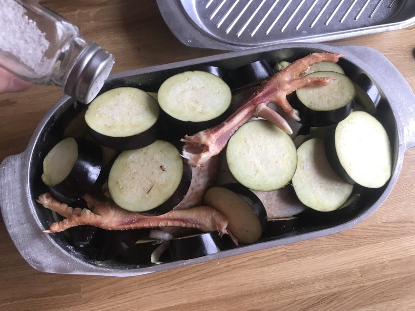 Курица в утятнице