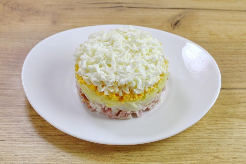 Салат невеста с копченой курицей и плавленным сыром